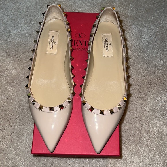 Valentino Garavani Rockstud NUDE Patent Leather Ballet Flats size 37 1/2 . - Picture 6 of 10